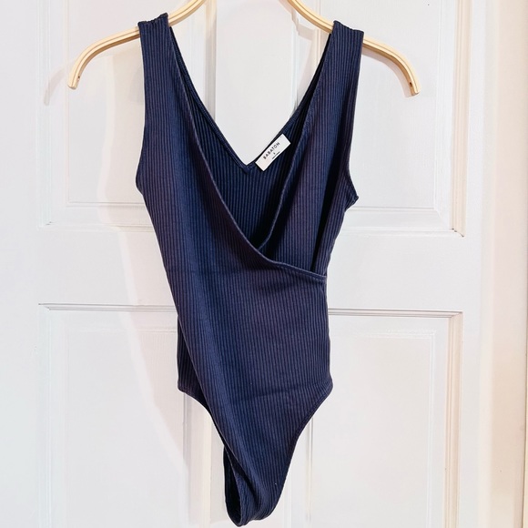 ✨ARITZIA✨Babaton Lido Thong Bodysuit - Picture 2 of 6